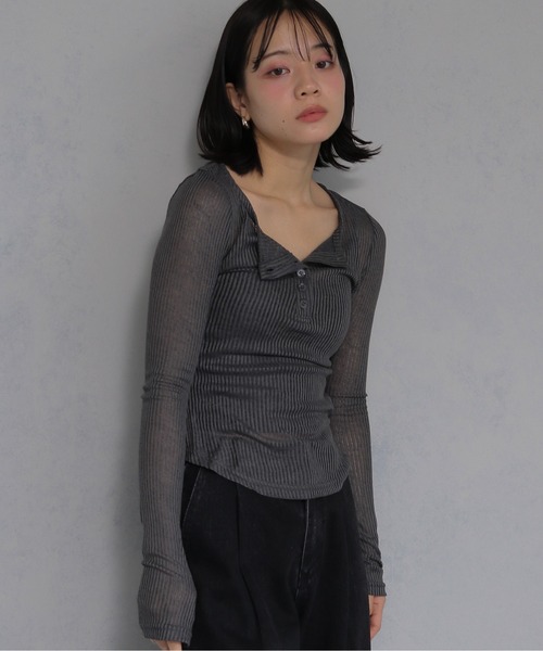 cheriella(シェリエラ)の「【cheriella】シースルーリブ ヘンリーネックトップス(Tシャツ/カットソー・レディース・ブラック/グレー/オフホワイト・M)」の18枚目の写真