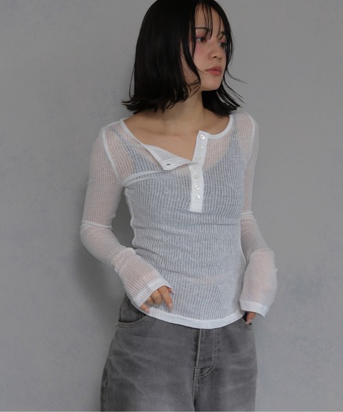 cheriella(シェリエラ)の「【cheriella】シースルーリブ ヘンリーネックトップス(Tシャツ/カットソー・レディース・ブラック/グレー/オフホワイト・M)」の21枚目の写真