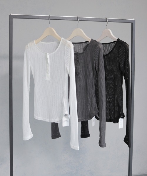 cheriella(シェリエラ)の「【cheriella】シースルーリブ ヘンリーネックトップス(Tシャツ/カットソー・レディース・ブラック/グレー/オフホワイト・M)」の8枚目の写真