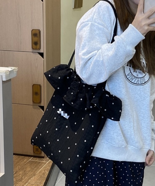 Ritzy(リッツィー)の「フラワープリント フリルデザイン トートバッグ(トートバッグ・レディース・ホワイト/ブラック/レッド・FREE)」の1枚目の写真