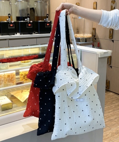 Ritzy(リッツィー)の「フラワープリント フリルデザイン トートバッグ(トートバッグ・レディース・ホワイト/ブラック/レッド・FREE)」の12枚目の写真