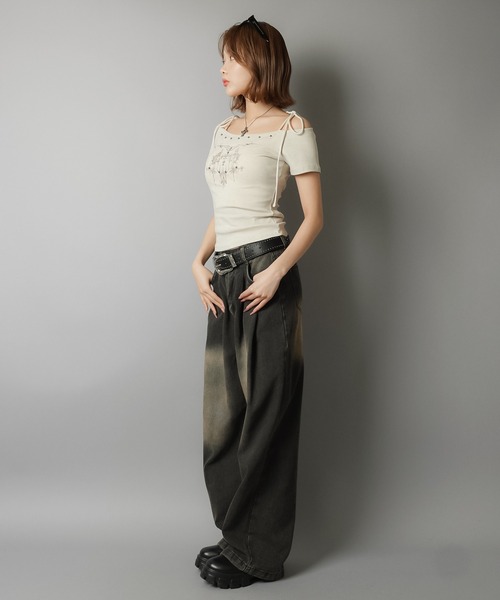 SPINNS(スピンズ)の「半袖オフショルカットソー/肩リボン/クロス(Tシャツ/カットソー・レディース・ブラック/アイボリー/ベージュ・ONESIZE)」の14枚目の写真