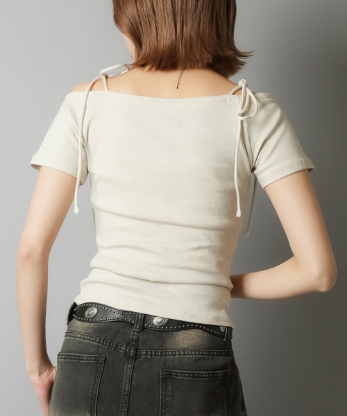 SPINNS(スピンズ)の「半袖オフショルカットソー/肩リボン/クロス(Tシャツ/カットソー・レディース・ブラック/アイボリー/ベージュ・ONESIZE)」の9枚目の写真