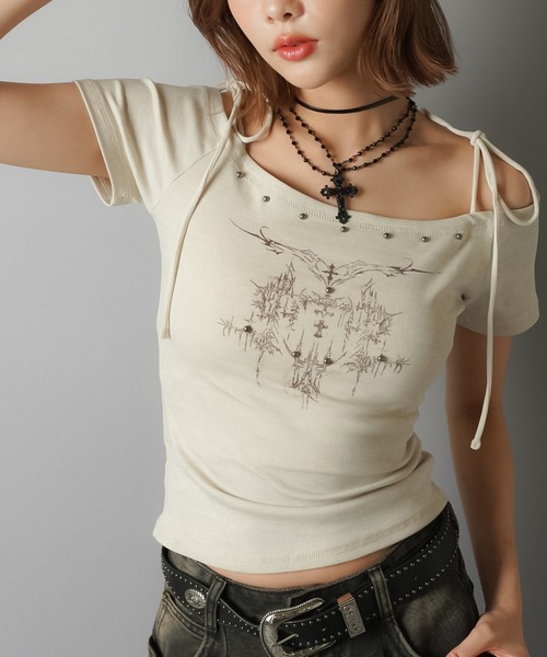 SPINNS(スピンズ)の「半袖オフショルカットソー/肩リボン/クロス(Tシャツ/カットソー・レディース・ブラック/アイボリー/ベージュ・ONESIZE)」の6枚目の写真