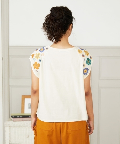 Escala floral フラワー刺繍パフスリーブTシャツ Escala floral フラワー刺繍パフスリーブTシャツ（Tシャツ