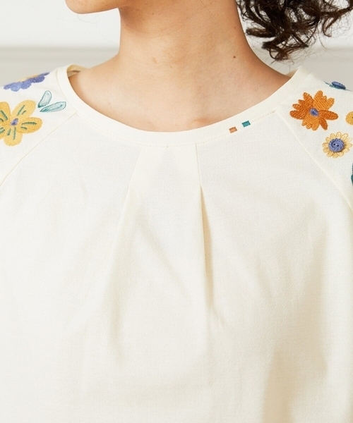 Escala floral フラワー刺繍パフスリーブTシャツ Escala floral フラワー刺繍パフスリーブTシャツ（Tシャツ