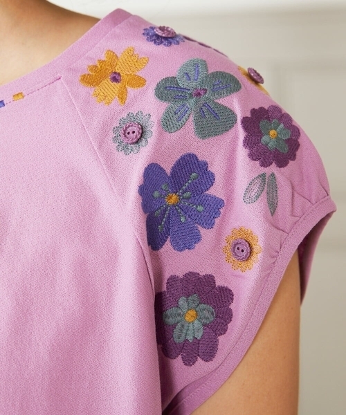 Escala floral フラワー刺繍パフスリーブTシャツ Escala floral フラワー刺繍パフスリーブTシャツ（Tシャツ