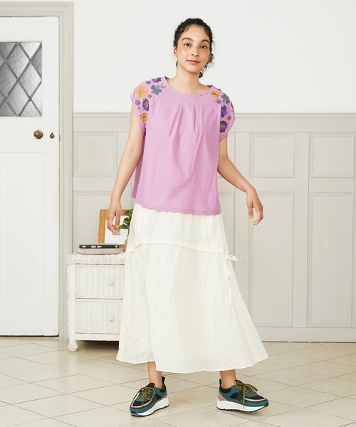 Escala floral フラワー刺繍パフスリーブTシャツ Escala floral フラワー刺繍パフスリーブTシャツ（Tシャツ