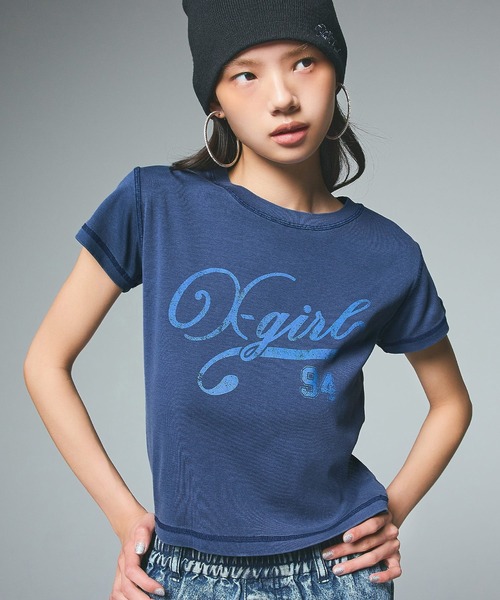 X-girl（エックスガール）の「LOGO AND NUMBER S/S BABY TEE（Tシャツ/カットソー・レディース・ブラック/ネイビー/ブラウン・S/M）」の3枚目の写真
