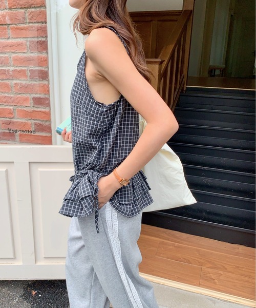 everycoco（エブリーココ）の「チェック柄フリルティアードキャミソール（キャミソール・レディース・ブラック/ホワイト・FREE）」の6枚目の写真