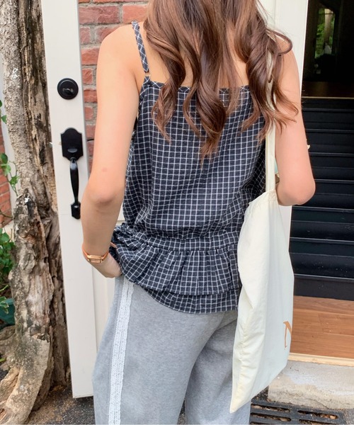 everycoco（エブリーココ）の「チェック柄フリルティアードキャミソール（キャミソール・レディース・ブラック/ホワイト・FREE）」の7枚目の写真