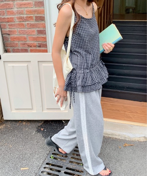 everycoco（エブリーココ）の「チェック柄フリルティアードキャミソール（キャミソール・レディース・ブラック/ホワイト・FREE）」の9枚目の写真