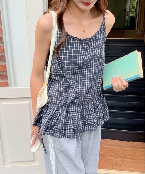 everycoco（エブリーココ）の「チェック柄フリルティアードキャミソール（キャミソール・レディース・ブラック/ホワイト・FREE）」の4枚目の写真