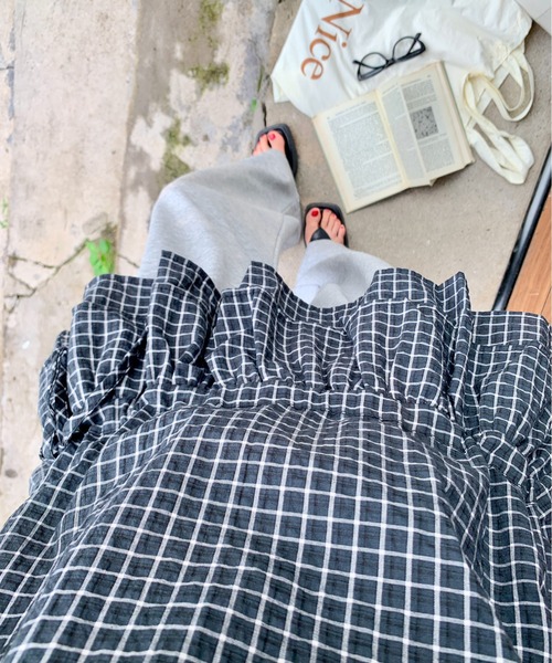 everycoco（エブリーココ）の「チェック柄フリルティアードキャミソール（キャミソール・レディース・ブラック/ホワイト・FREE）」の12枚目の写真