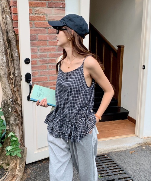 everycoco（エブリーココ）の「チェック柄フリルティアードキャミソール（キャミソール・レディース・ブラック/ホワイト・FREE）」の5枚目の写真