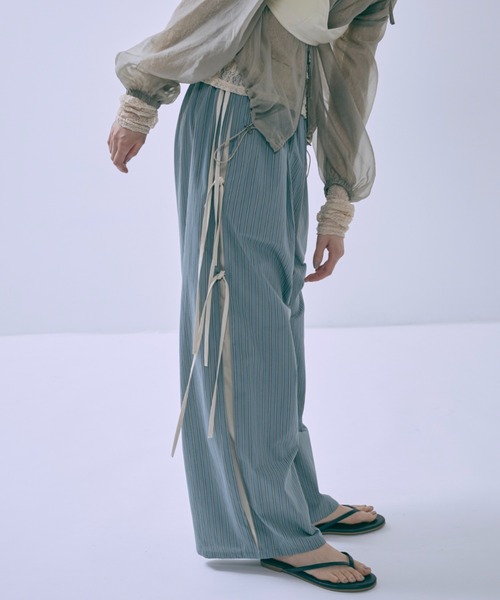 EN NEUME(エンノイム)の「Side Ribbon Stripe Pants(その他パンツ・レディース・ブルー/ブラウン/ベージュ・0/1)」の3枚目の写真
