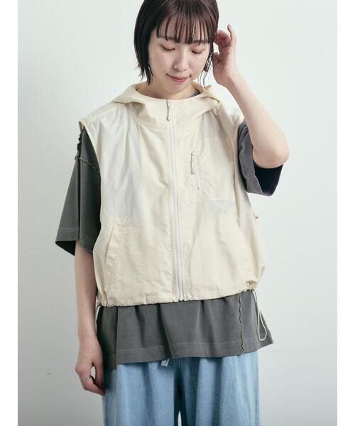 SM2（エスエムツー）の「ナイロンフードジップベスト（ベスト・レディース・チャコールグレー/カーキ/オフホワイト・F）」の9枚目の写真