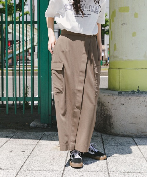 ITEMS URBANRESEARCH（アイテムズ アーバンリサーチ）の「ラップカーゴスカート（スカート・レディース・ブラック/カーキ・FREE）」の9枚目の写真