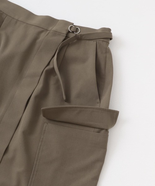 ITEMS URBANRESEARCH（アイテムズ アーバンリサーチ）の「ラップカーゴスカート（スカート・レディース・ブラック/カーキ・FREE）」の15枚目の写真