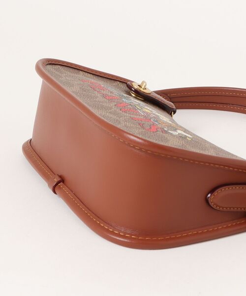 PEANUTS（ピーナッツ）の「オンライン限定【COACH X PEANUTS】スウィンガー バッグ 20・シグネチャー キャンバス（ショルダーバッグ・レディース・ブラウン系その他・ONE）」の10枚目の写真