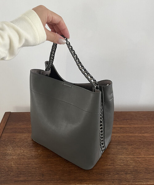 CAPRICIEUX LE'MAGE（カプリシューレマージュ）の「サイドチェーン