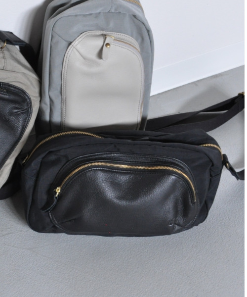 CLEDRAN(クレドラン)の「【本革×ナイロン】CL3845 ARU COMBI SHOULDER 軽量 ボディバッグ(ショルダーバッグ・レディース・ベージュ系その他/グレー系その他/ブラック系その他・FREE)」の1枚目の写真