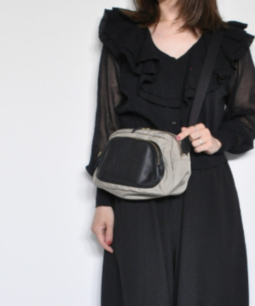 CLEDRAN(クレドラン)の「【本革×ナイロン】CL3845 ARU COMBI SHOULDER 軽量 ボディバッグ(ショルダーバッグ・レディース・ベージュ系その他/グレー系その他/ブラック系その他・FREE)」の3枚目の写真