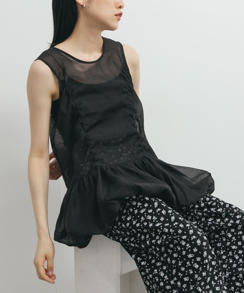 KBF（ケイビーエフ）の「ドロストバルーンスリーブレストップス（チュニック・レディース・グレー系その他/アイボリー/ブラック・ONE）」の2枚目の写真