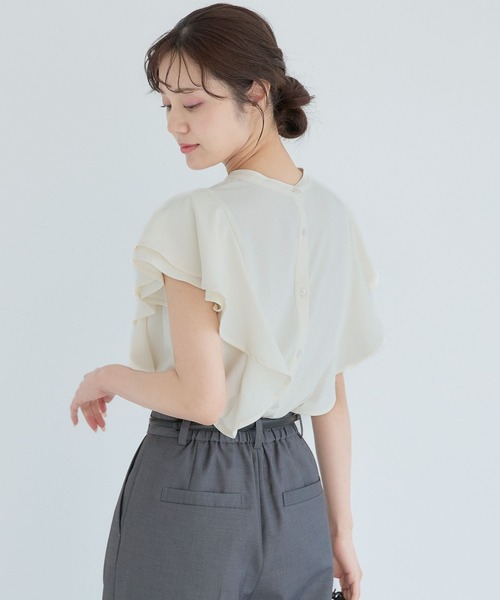 Andemiu（アンデミュウ）の「2WAYラッフルブラウス579750（シャツ/ブラウス・レディース・ブラック/ブラウン/オフホワイト/ブルー・FREE）」の2枚目の写真