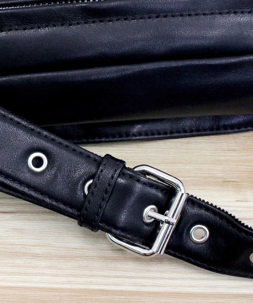 schott(ショット)の「PADDED BODY BAG(ショルダーバッグ・メンズ・ブラック×シルバー/ブラック×ゴールド・FREE)」の4枚目の写真