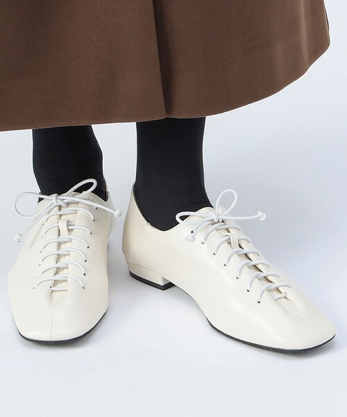 BEAMS HEART(ビームスハート)の「レースアップ スクエアトゥ シューズ(22.5~24.5cm)(ドレスシューズ・レディース・オフホワイト/ブラック・SMALL/MEDIUM/LARGE)」の14枚目の写真