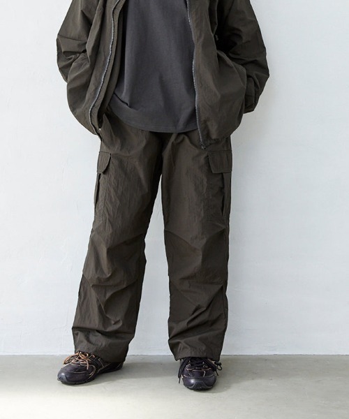 Fluffy BROTHERS(フラッフィーブラザーズ)の「カーゴパンツ(大人サイズ)(カーゴパンツ・メンズ・ブラック/ベージュ・S/M/L/XL)」の2枚目の写真
