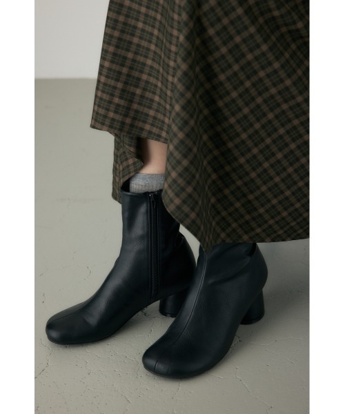 crie conforto（クリーコンフォルト）の「ラウンドトゥストレッチブーツ　靴（ブーツ・レディース・ブラウン/ブラック・SMALL/MEDIUM/LARGE/LL）」の3枚目の写真