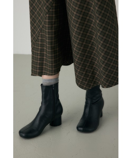 crie conforto（クリーコンフォルト）の「ラウンドトゥストレッチブーツ　靴（ブーツ・レディース・ブラウン/ブラック・SMALL/MEDIUM/LARGE/LL）」の4枚目の写真