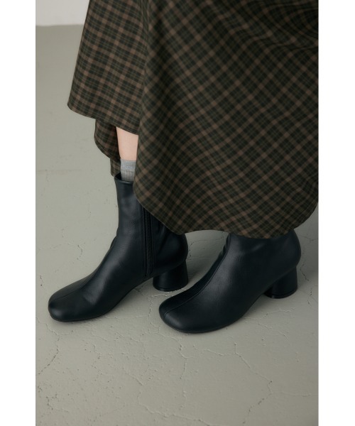 crie conforto（クリーコンフォルト）の「ラウンドトゥストレッチブーツ　靴（ブーツ・レディース・ブラウン/ブラック・SMALL/MEDIUM/LARGE/LL）」の5枚目の写真