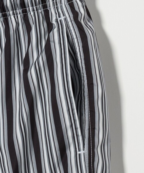 UNITED ARROWS(ユナイテッドアローズ)の「<ARCURI> マルチストライプ スイム ショーツ(その他・メンズ・ブラック・M)」の2枚目の写真
