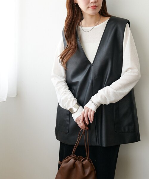 DISCOAT(ディスコート)の「フェイクレザーVネックベスト(ベスト・レディース・ブラック/ブラウン・FREE)」の4枚目の写真