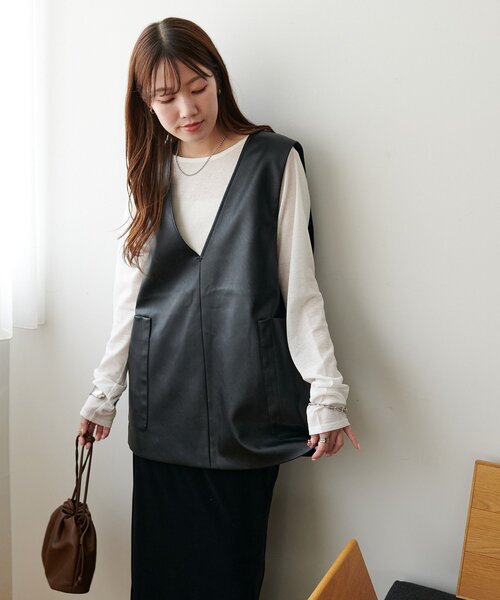 DISCOAT(ディスコート)の「フェイクレザーVネックベスト(ベスト・レディース・ブラック/ブラウン・FREE)」の5枚目の写真