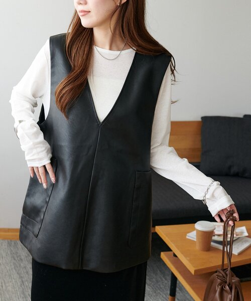 DISCOAT(ディスコート)の「フェイクレザーVネックベスト(ベスト・レディース・ブラック/ブラウン・FREE)」の6枚目の写真