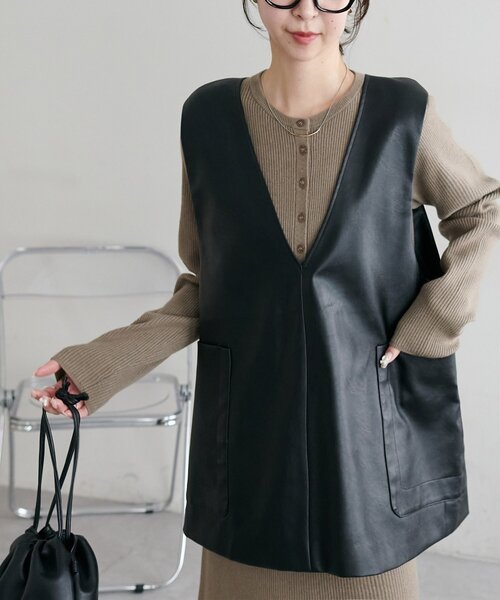 DISCOAT(ディスコート)の「フェイクレザーVネックベスト(ベスト・レディース・ブラック/ブラウン・FREE)」の14枚目の写真