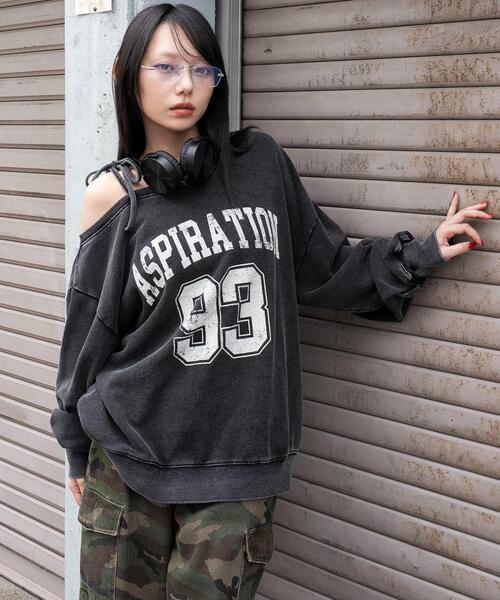 WEGO（ウィゴー）の「WEGO/【25年秋冬新作】2WAYグラフィックワンショルBIGスウェット（スウェット・レディース・その他1/その他2/その他3/その他4/その他5/その他6/その他7/その他8・FREE）」の2枚目の写真