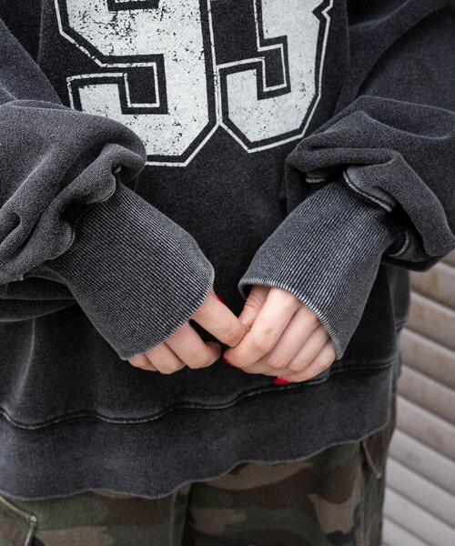 WEGO（ウィゴー）の「WEGO/【25年秋冬新作】2WAYグラフィックワンショルBIGスウェット（スウェット・レディース・その他1/その他2/その他3/その他4/その他5/その他6/その他7/その他8・FREE）」の17枚目の写真