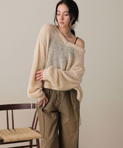 LOWRYS FARM（ローリーズファーム）の「ドロストモヘアＶプルオーバーＬＳ  583240（ニット/セーター・レディース・ピンク/ベージュ/グレー/ブラック・FREE）」の3枚目の写真