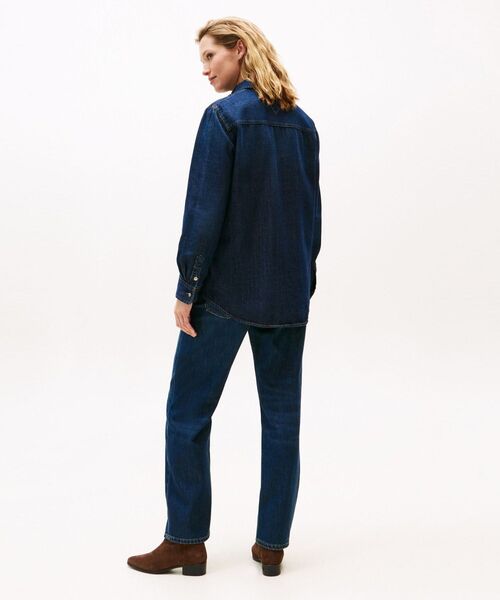TOMMY HILFIGER(トミーヒルフィガー)の「デニムミロレギュラーシャツ(シャツ/ブラウス・レディース・インディゴブルー・32inch/34inch/36inch)」の4枚目の写真