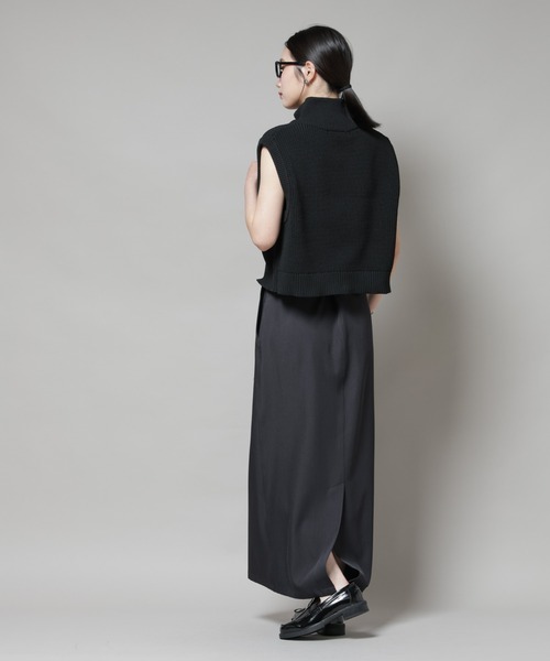 NANO universe（ナノユニバース）の「ポケットディティールナロースカート(セットアップ可)（スカート・レディース・チャコール/ベージュ/キャメル・FREE）」の8枚目の写真