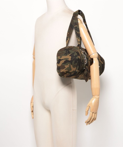 apres jour mignon（アプレジュールミニョン）の「【apresjour mignon×ARIAZ】星型チャーム付きボストンバッグ（ボストンバッグ・レディース・カーキ/グレー・ONESIZE）」の6枚目の写真