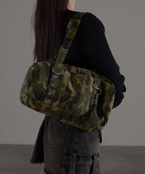 apres jour mignon（アプレジュールミニョン）の「【apresjour mignon×ARIAZ】星型チャーム付きボストンバッグ（ボストンバッグ・レディース・カーキ/グレー・ONESIZE）」の8枚目の写真