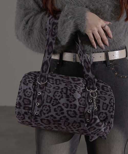 apres jour mignon（アプレジュールミニョン）の「【apresjour mignon×ARIAZ】星型チャーム付きボストンバッグ（ボストンバッグ・レディース・カーキ/グレー・ONESIZE）」の3枚目の写真