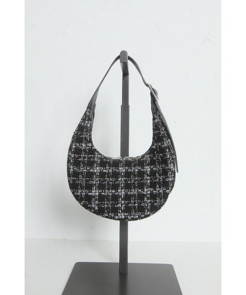 &. NOSTALGIA(アンドドットノスタルジア)の「ツイードハーフムーンバッグ(ショルダーバッグ・レディース・ブラック/ホワイト・FREE)」の13枚目の写真