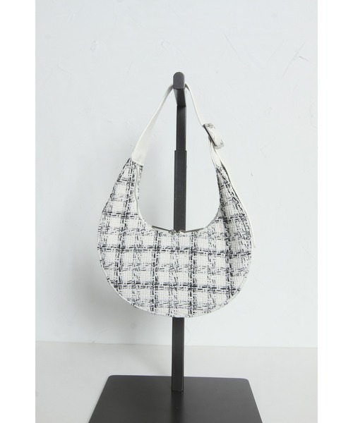 &. NOSTALGIA(アンドドットノスタルジア)の「ツイードハーフムーンバッグ(ショルダーバッグ・レディース・ブラック/ホワイト・FREE)」の14枚目の写真